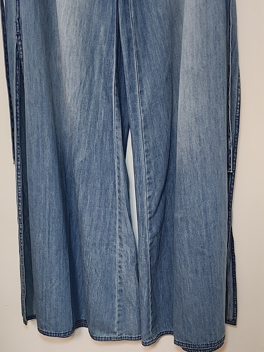 Free People Ramona Apron pant light wash  wide leg and side slits Size 4 - Picture 6 of 16